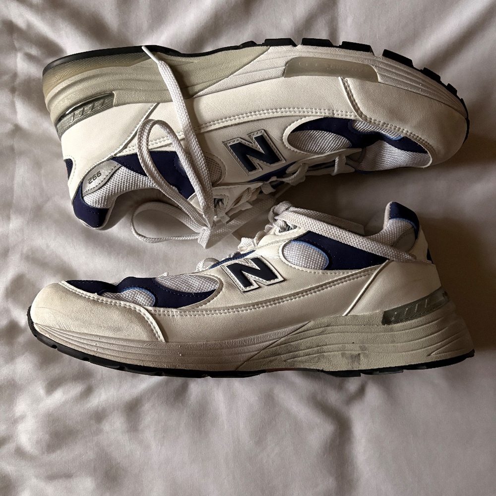 New Balance 992 White and Dark Blue Sneakers - Picture 3 of 5
